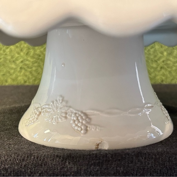 Roscher & Co Vineyard Collection Cake Stand Earthenware 10” Diameter - Picture 7 of 8